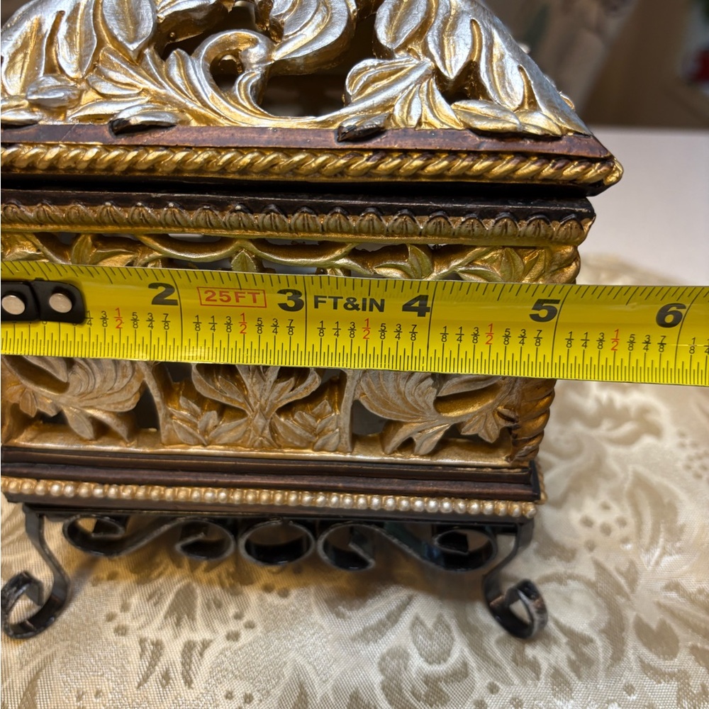 Vintage Resin Ornate Jewelry Trinket Box With A Pedestal - Picture 9 of 10